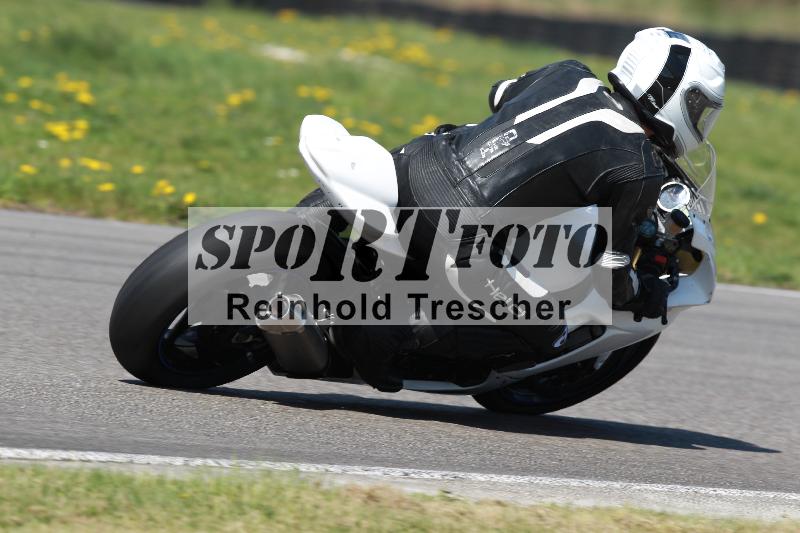 /Archiv-2022/07 16.04.2022 Speer Racing ADR/Gruppe gelb/backside